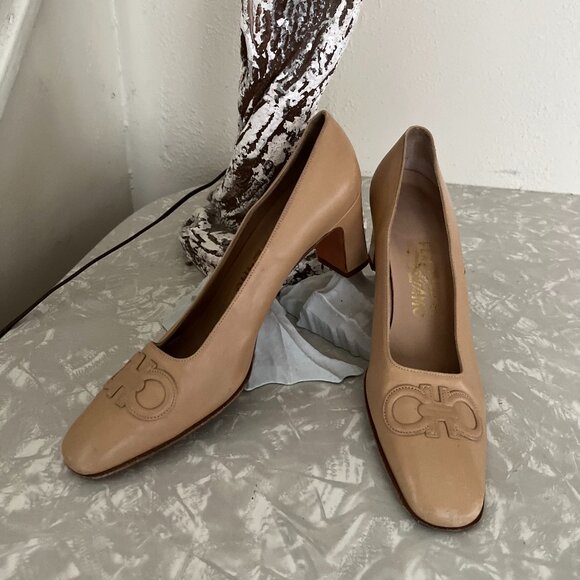 ferragamo 8.5 AA 90s bessette mcm minimalist tan heels - Picture 1 of 4